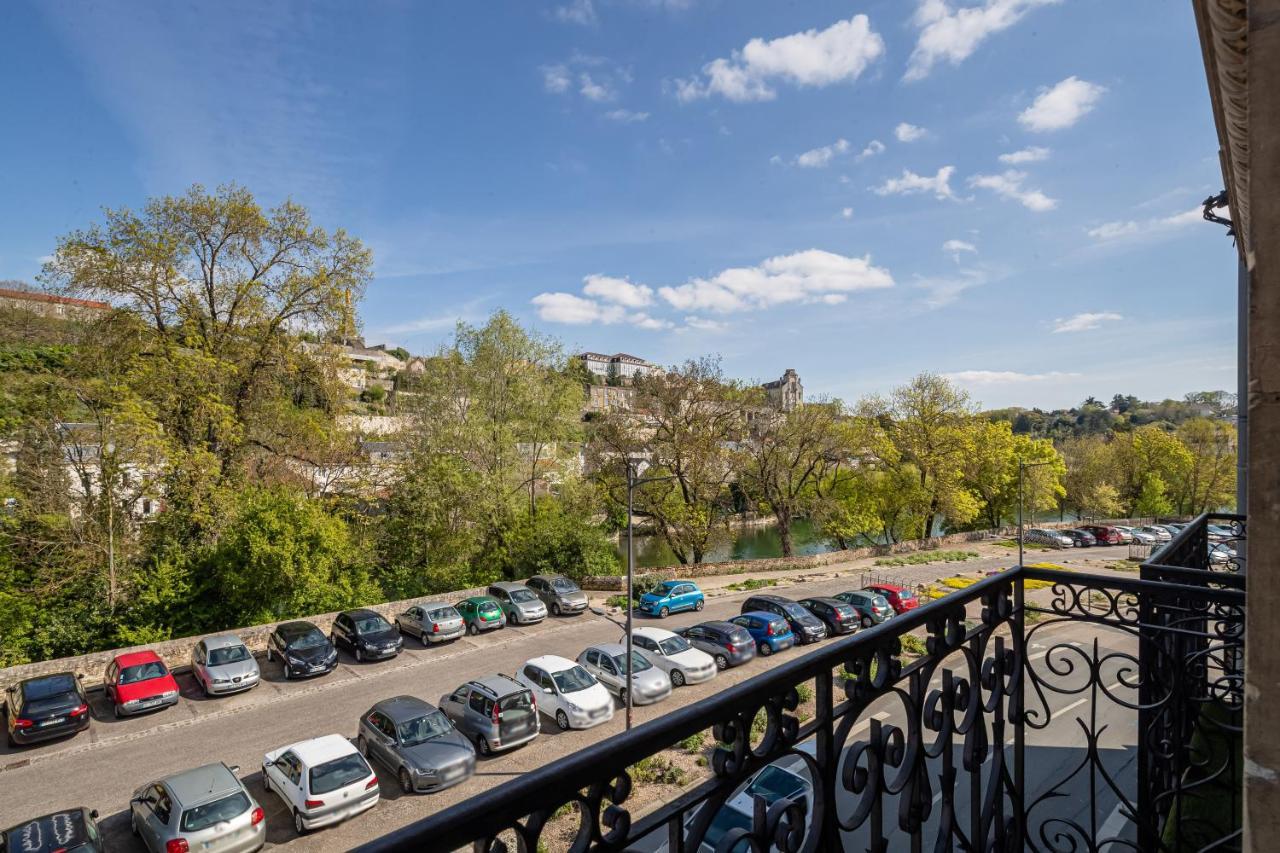 Superbe Appartement Dans Le Centre Historique Poitiers Exterior foto